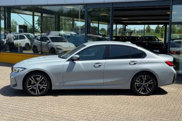 BMW 3-Serie (2023) thumbnail 2