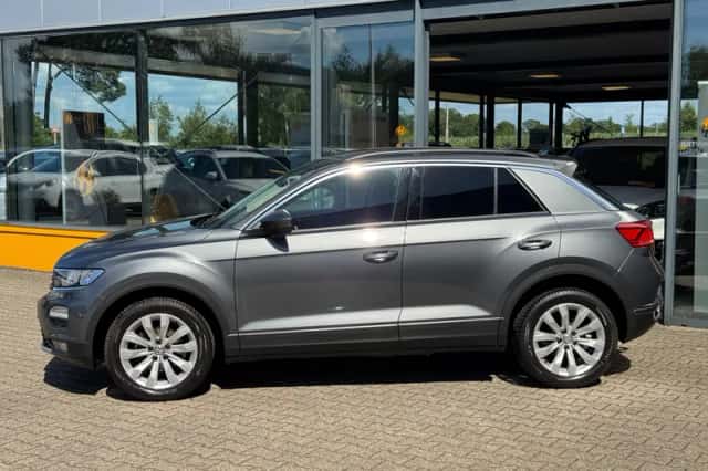 Volkswagen T-Roc (2020) thumbnail 2
