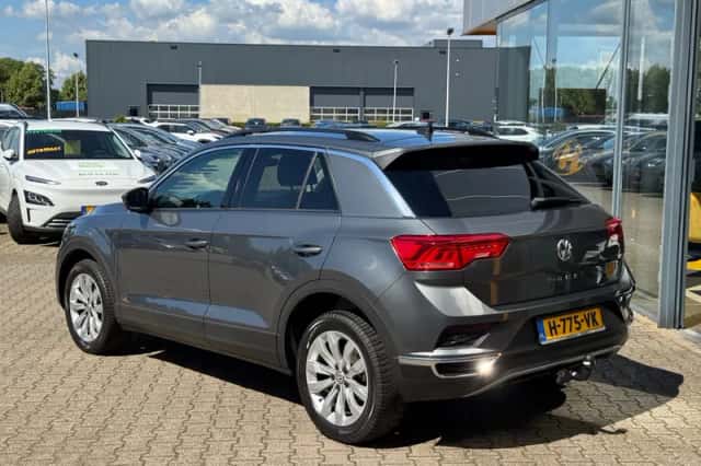 Volkswagen T-Roc (2020) thumbnail 3