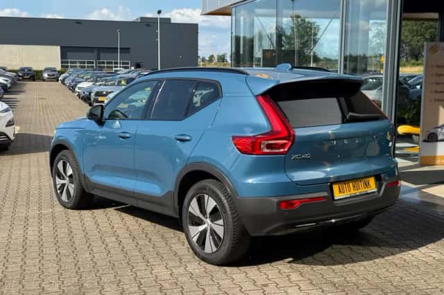 Volvo XC40 (2022) thumbnail 3