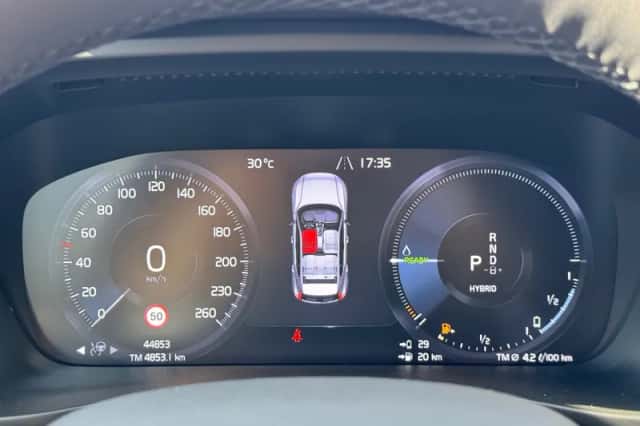 Volvo XC40 (2022) thumbnail 4