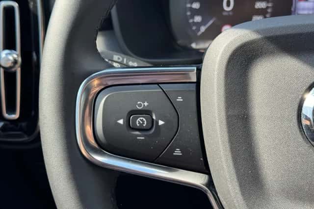 Volvo XC40 (2022) thumbnail 5