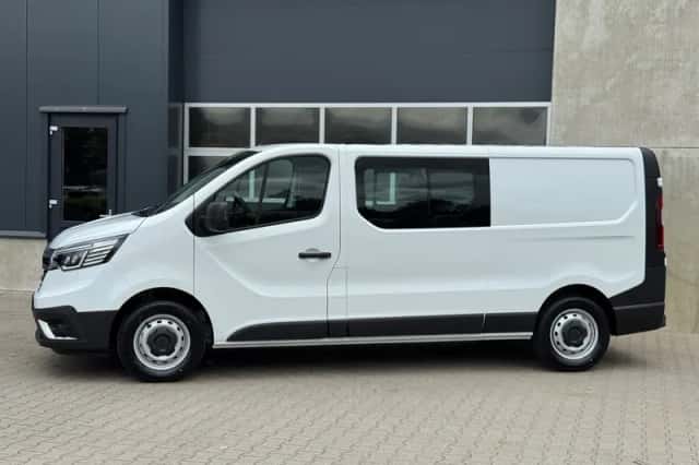 Renault Trafic (2024) thumbnail 2
