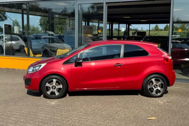 Kia Rio (2012) thumbnail 2