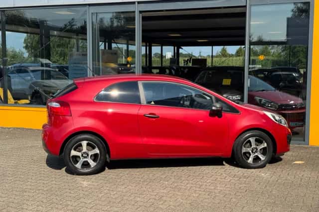 Kia Rio (2012) thumbnail 5