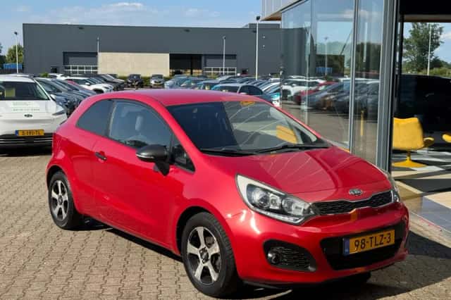 Kia Rio (2012) thumbnail 6