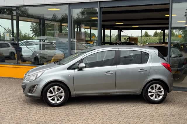 Opel Corsa (2014) thumbnail 2
