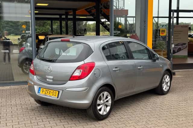 Opel Corsa (2014) thumbnail 4