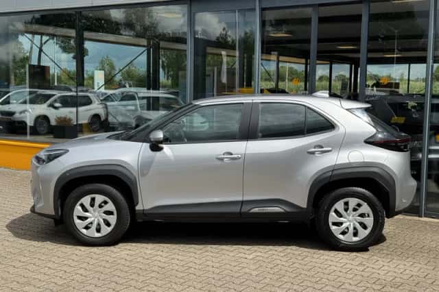 Toyota Yaris Cross (2023) thumbnail 2