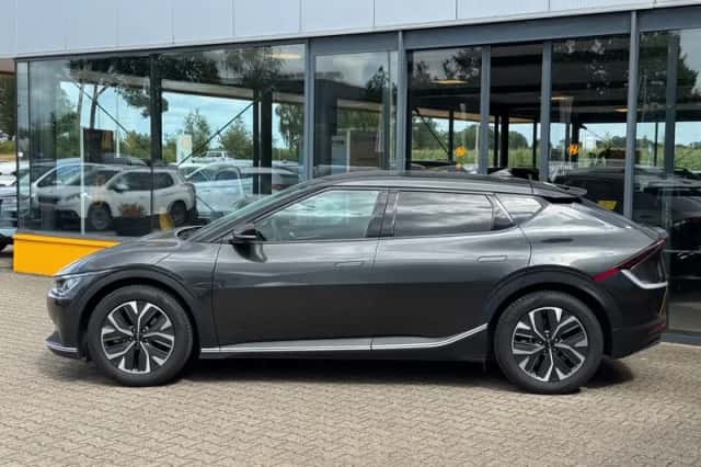 Kia EV6 (2021) thumbnail 2