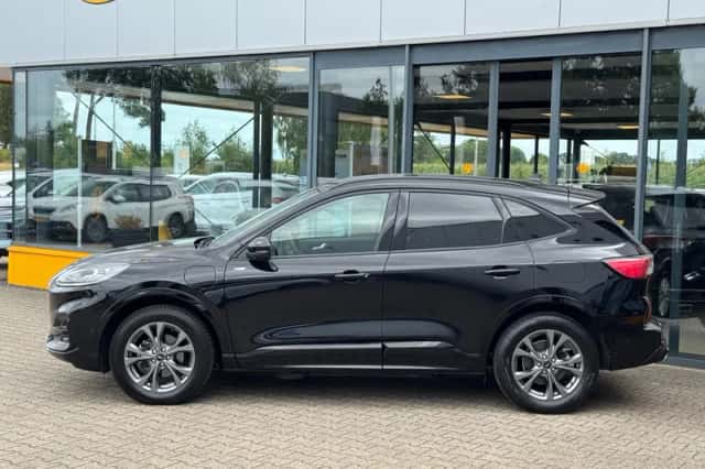Ford Kuga (2023) thumbnail 2