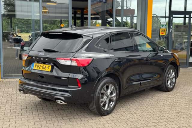 Ford Kuga (2023) thumbnail 4