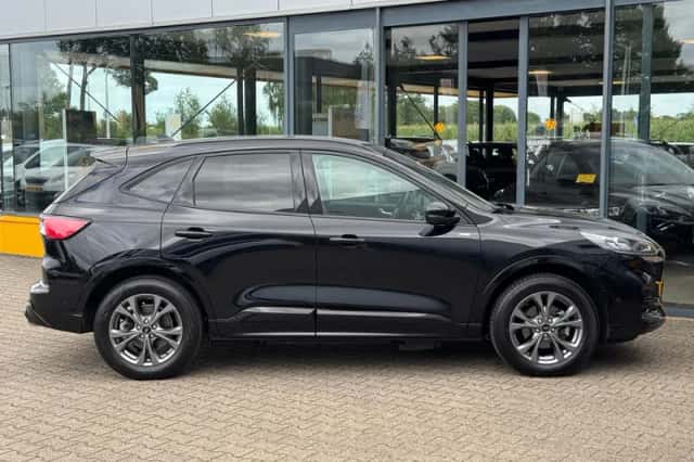 Ford Kuga (2023) thumbnail 5