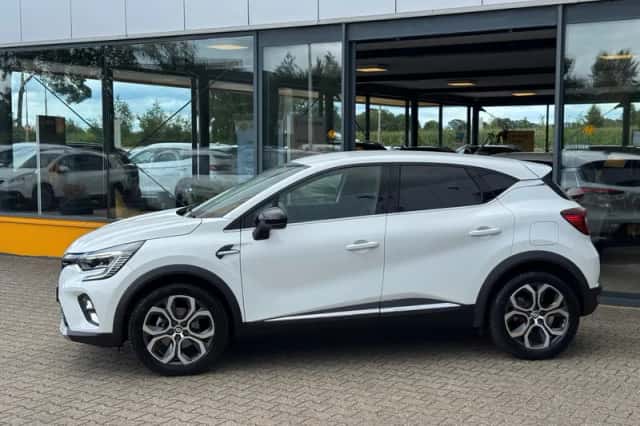 Renault Captur (2021) thumbnail 2