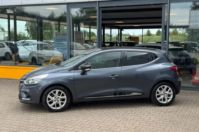 Renault Clio (2018) thumbnail 2
