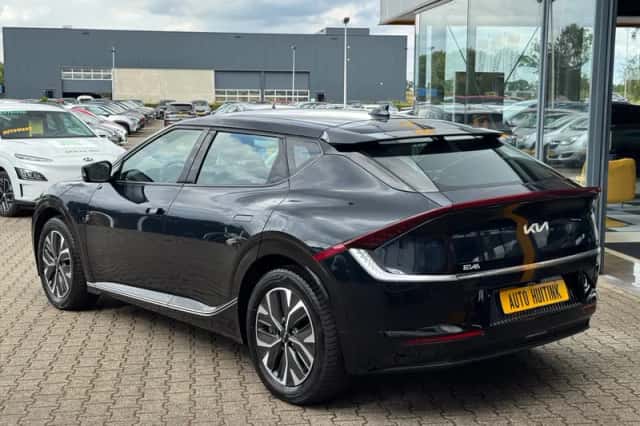 Kia EV6 (2023) thumbnail 3