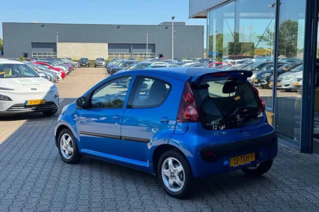Peugeot 107 (2012) thumbnail 3