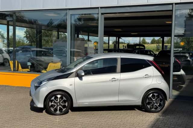 Toyota Aygo (2018) thumbnail 2