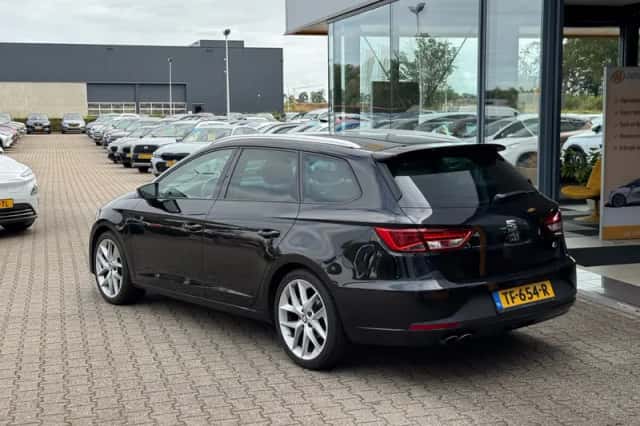 SEAT Leon (2016) thumbnail 3