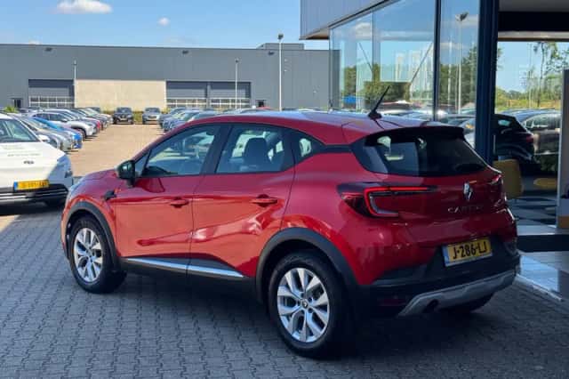 Renault Captur (2020) thumbnail 3