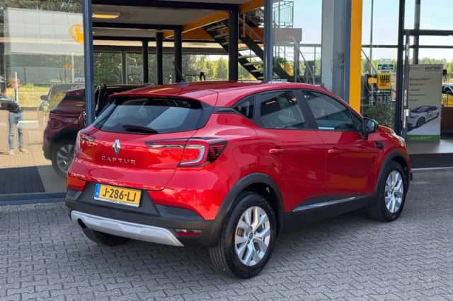 Renault Captur (2020) thumbnail 4
