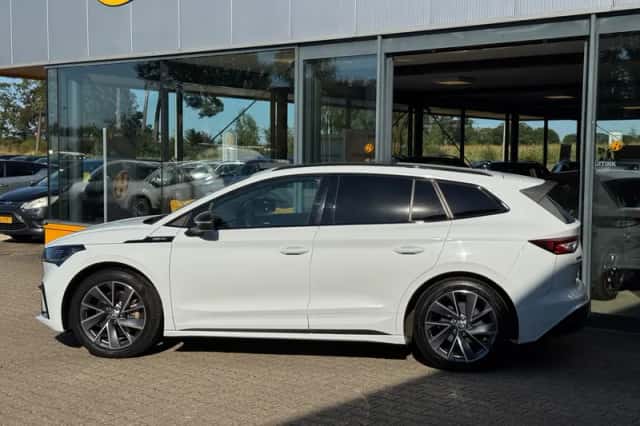 Škoda Enyaq (2021) thumbnail 2