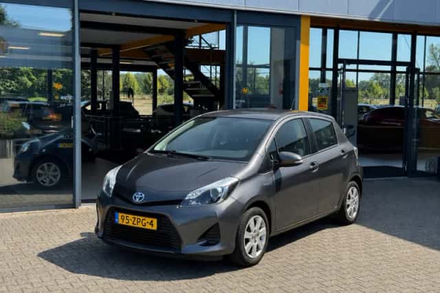 Toyota Yaris (2013) thumbnail 1