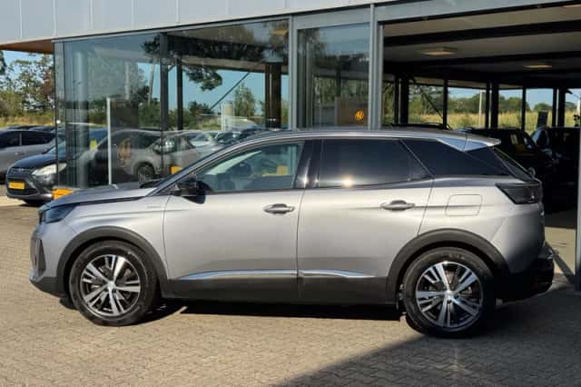Peugeot 3008 (2022) thumbnail 2