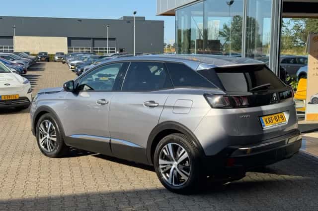 Peugeot 3008 (2022) thumbnail 3