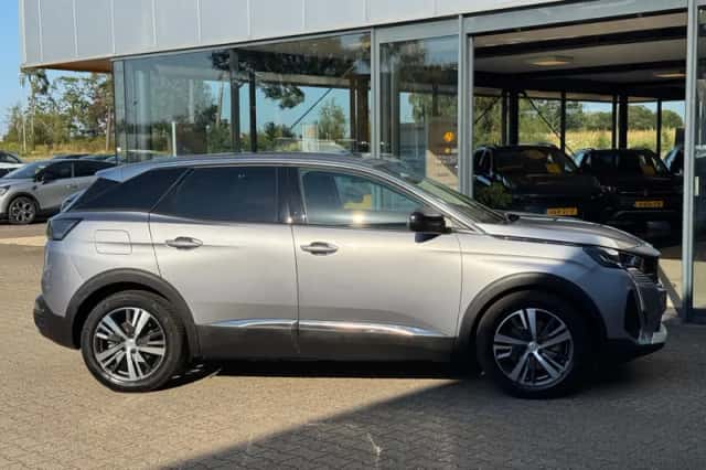Peugeot 3008 (2022) thumbnail 5