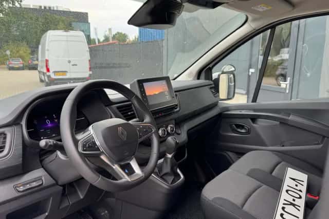 Renault Trafic (2024) thumbnail 4