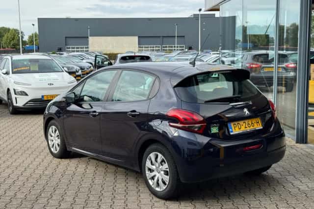 Peugeot 208 (2017) thumbnail 3