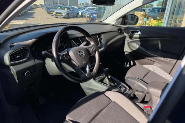 Opel Grandland X (2018) thumbnail 2
