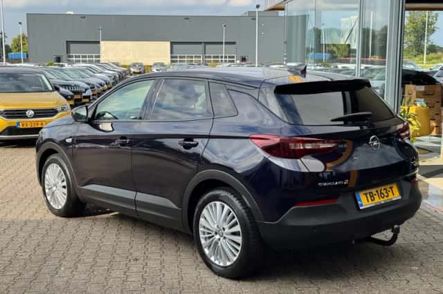Opel Grandland (2018) thumbnail 3