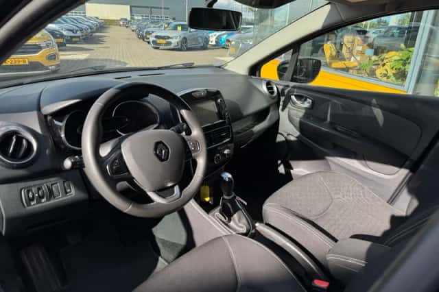 Renault Clio (2018) thumbnail 3