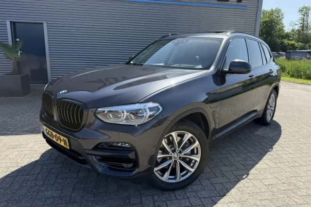 BMW X3 (2021) thumbnail 2