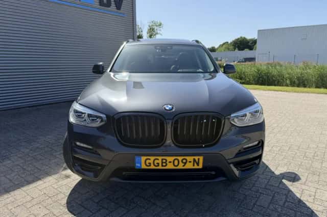 BMW X3 (2021) thumbnail 3