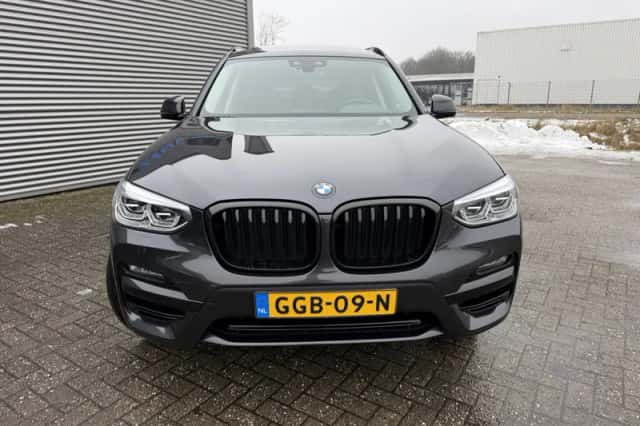 BMW X3 (2021) thumbnail 3