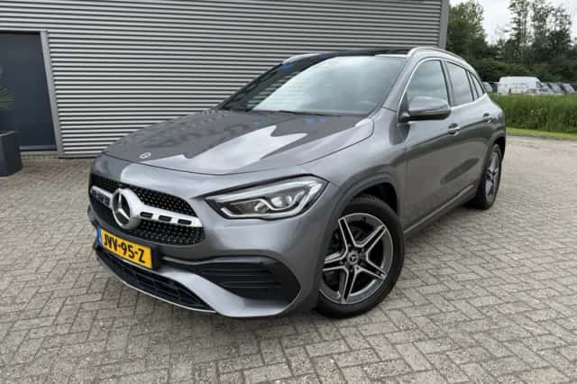 Mercedes-Benz GLA (2022) thumbnail 2