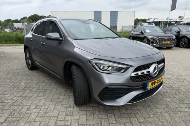 Mercedes-Benz GLA (2022) thumbnail 4