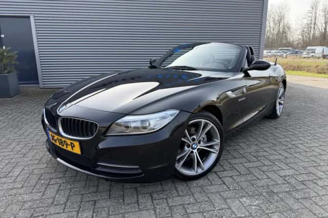 BMW Z4 (2015) thumbnail 2