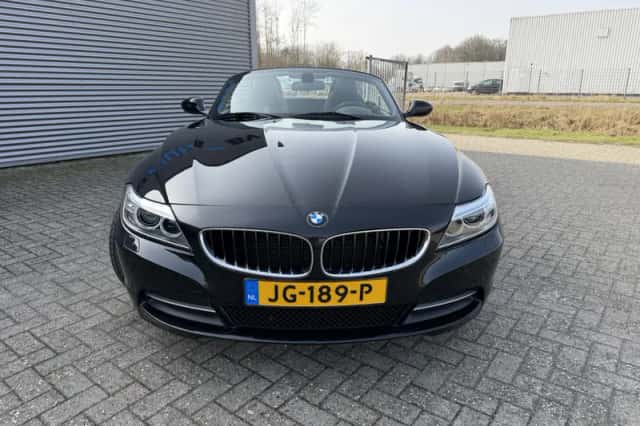 BMW Z4 (2015) thumbnail 3