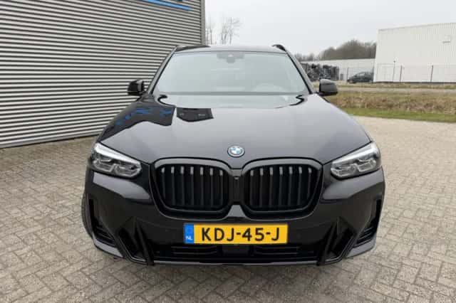 BMW X3 (2023) thumbnail 3