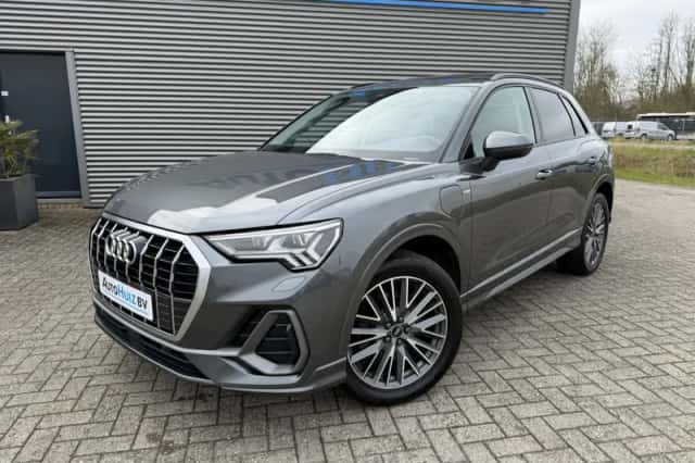 Audi Q3 (2022) thumbnail 2