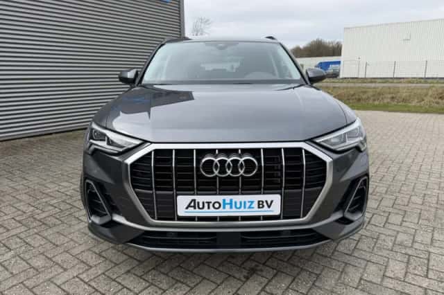 Audi Q3 (2022) thumbnail 3