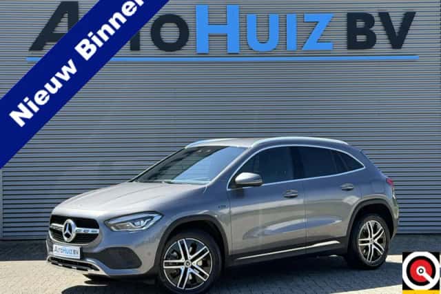 Mercedes-Benz GLA (2021) thumbnail 1