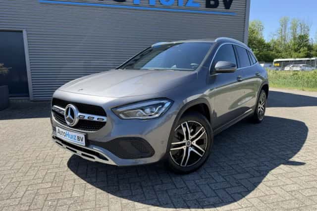 Mercedes-Benz GLA (2021) thumbnail 2