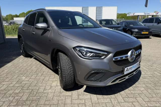 Mercedes-Benz GLA (2021) thumbnail 4