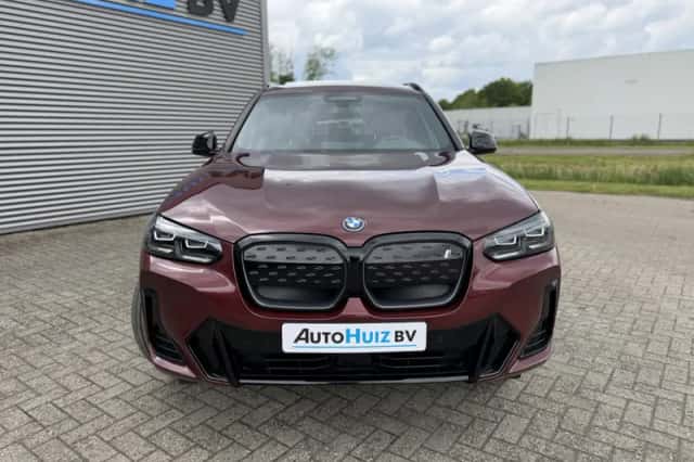 BMW iX3 (2023) thumbnail 3