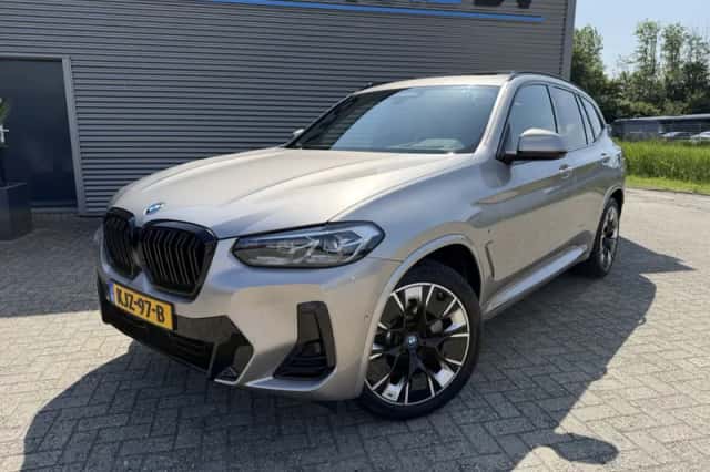 BMW iX3 (2022) thumbnail 2